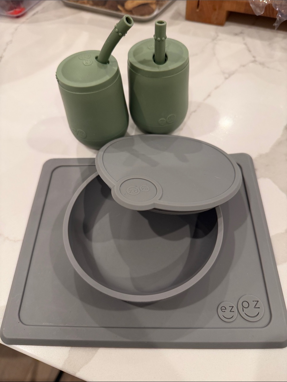 Silicone Placemat & Bowl Set - Gray with Olive Cups